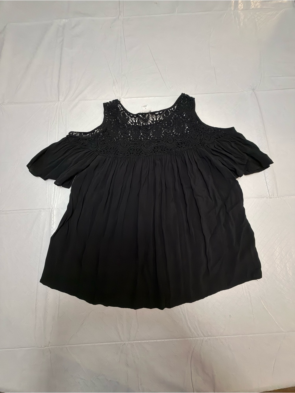 STYLUS Black Cold-Shoulder Lace Yoke Top Flowy Blouse Sz S Like New
